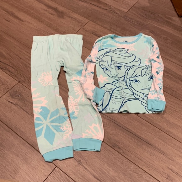 Girls pyjamas